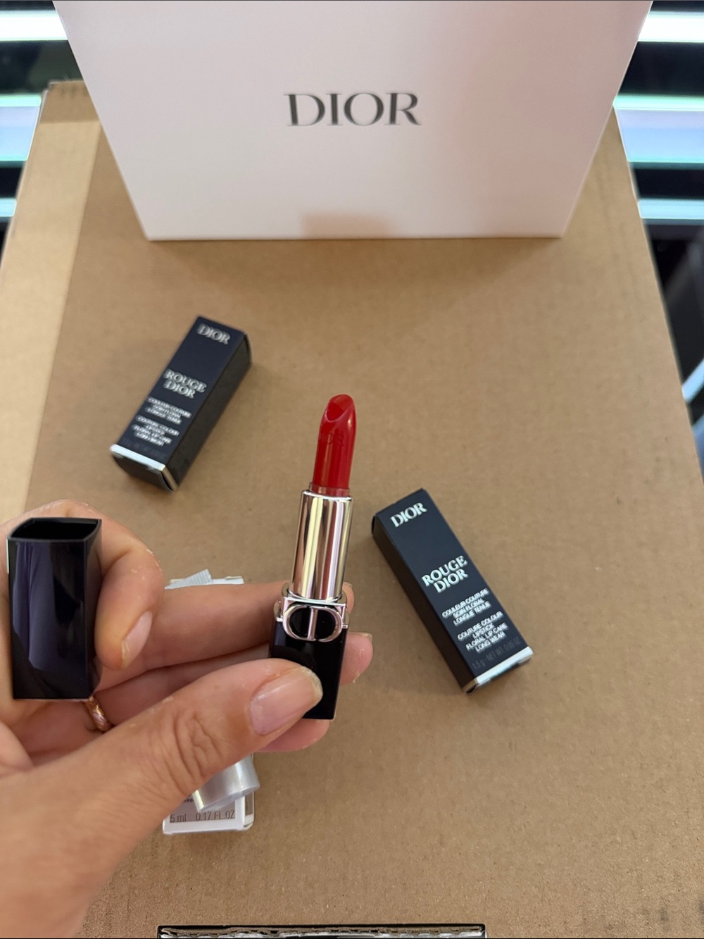 Dior Red Patent Cosmetic Pouch with 2 lipsticks and Le serum sample - Picture 6 of 8